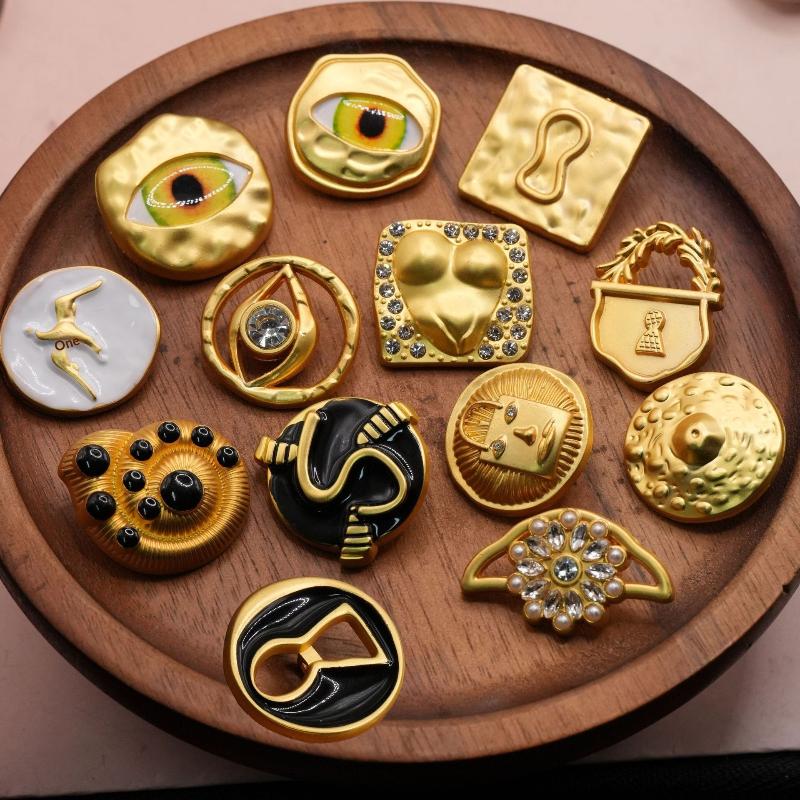 Craft Embellishments - Vintage metalen knoop in hartvorm met